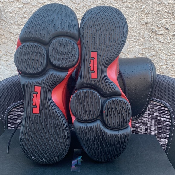 Nike LeBron Witness 4 - Picture 10 of 11